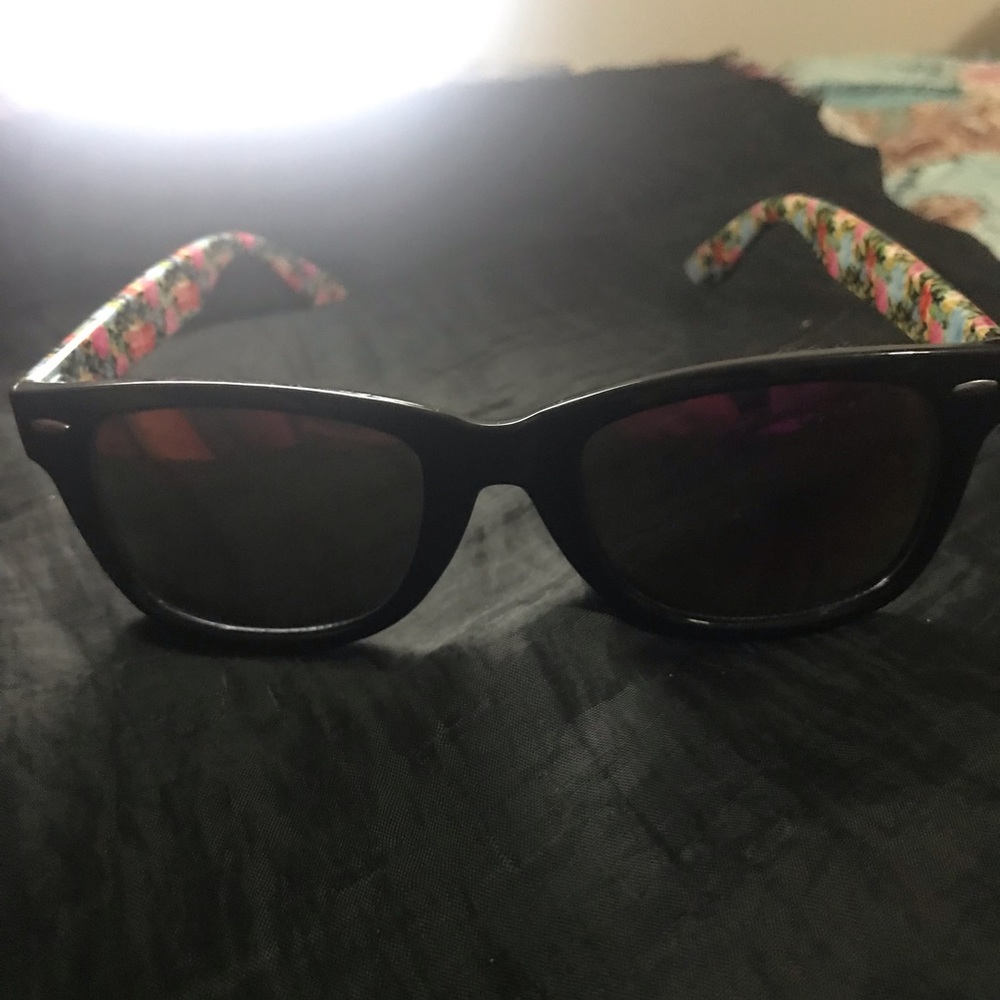 SUNGLASSES (2 styles) - Picture 3 of 6